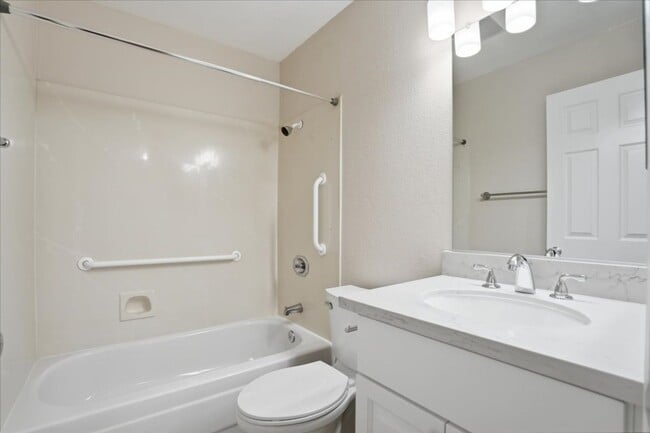 Building Photo - 604 Hovey Way