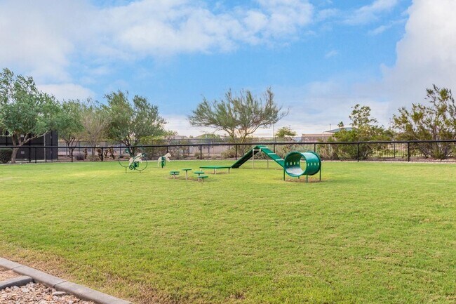 Building Photo - 2425 W Bronco Butte Trl