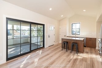 Building Photo - Brand New 1 Bedroom in Discovery West Neighborhood!