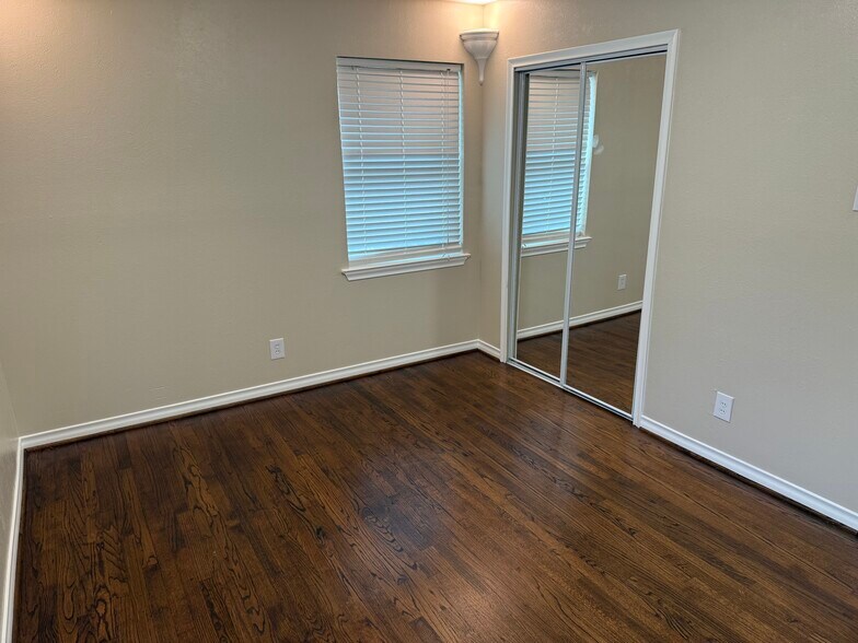 Building Photo - 8547 Stillwater Dr