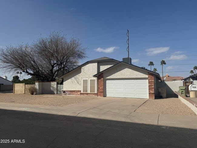 Building Photo - 6320 W Shaw Butte Dr