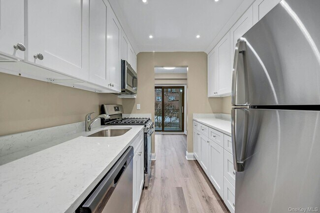 Building Photo - 505 White Plains Rd