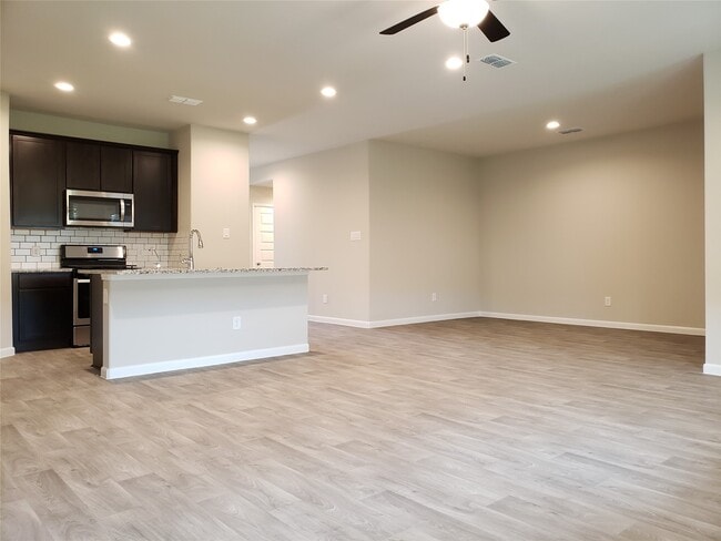 Building Photo - 3642 Park Vista Dr