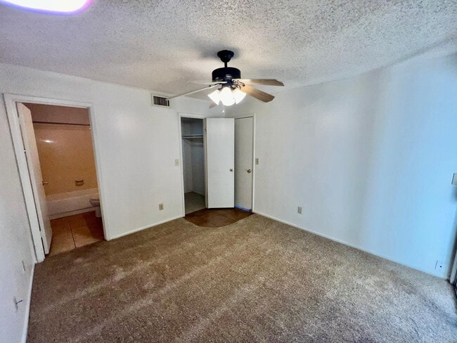 Building Photo - 953 W Emelita Cir