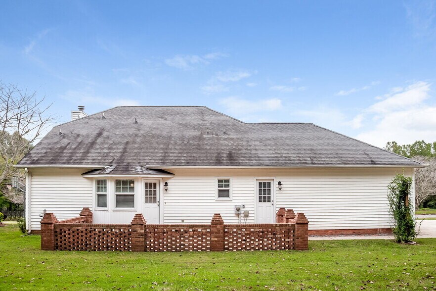 Building Photo - 2032 Pine Needle Ct