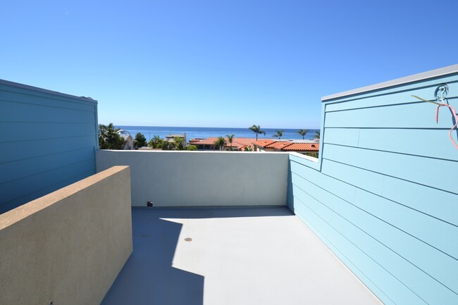 Building Photo - Modern 3BD/2.5BA in La Jolla! Private Doub...