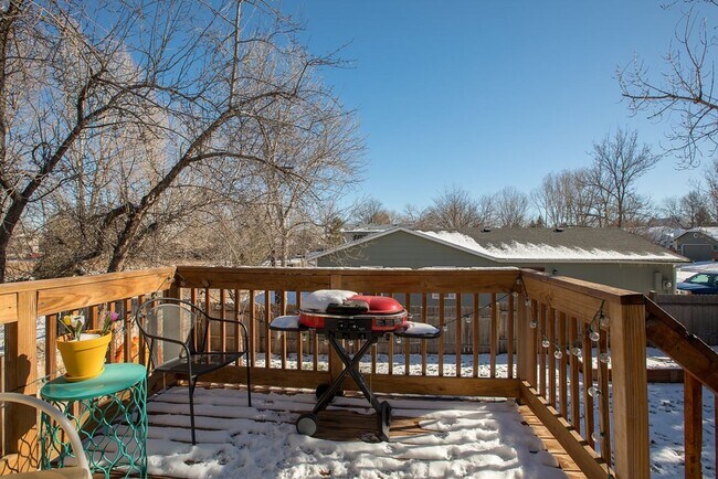 Building Photo - Charming 3-Bedroom Home on a Spacious Corn...