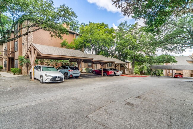 Building Photo - Spacious Second-Story Condo Near Medical C...