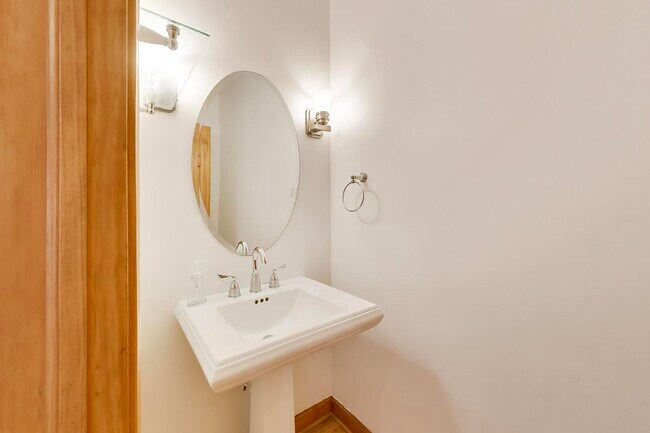 Building Photo - 2951 Old Glory Dr