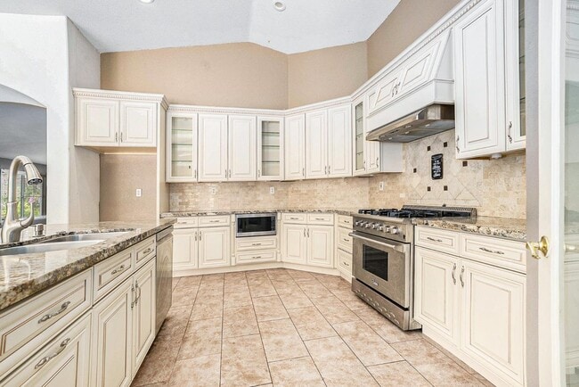 Building Photo - 8736 Glacier Point Dr