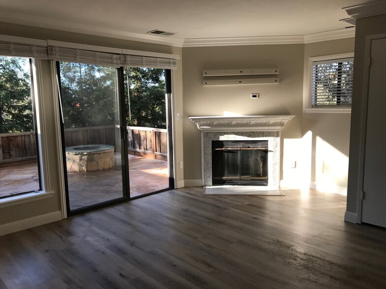 Building Photo - 1811 Pso Laguna Seco
