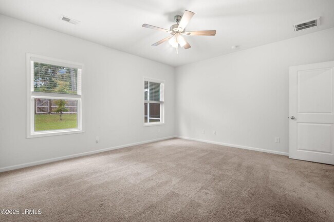 Building Photo - 98 Great Bend Dr