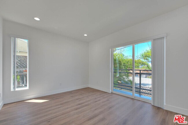 Building Photo - 1015 Wilton Pl