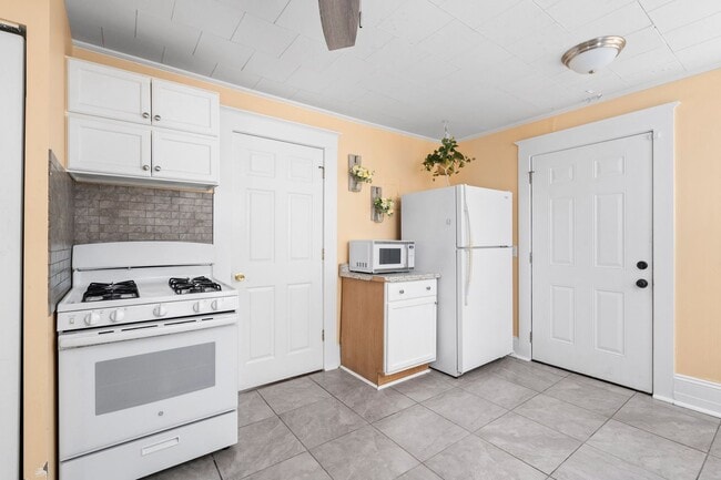 Building Photo - Cozy 3-Bedroom Home with Classic Charm in ...