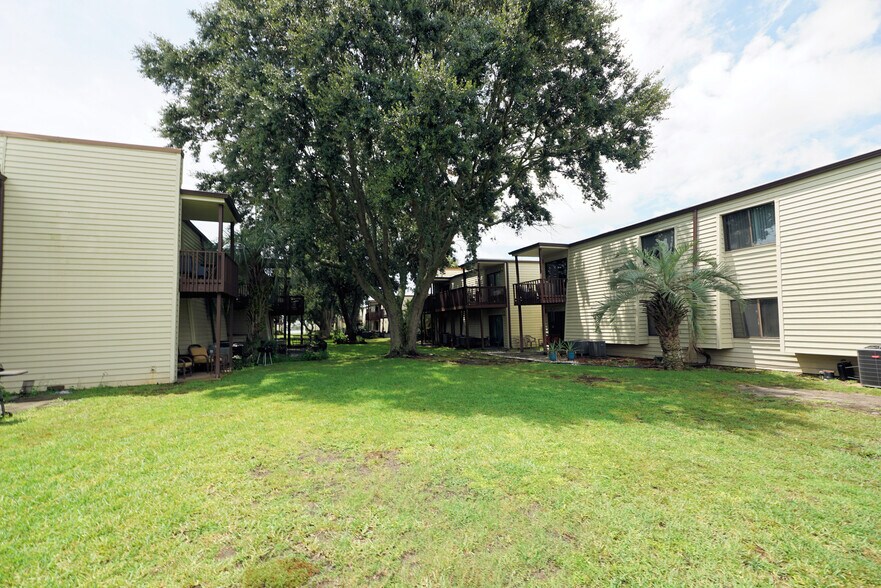 Building Photo - 308 Miracle Strip Pky SW