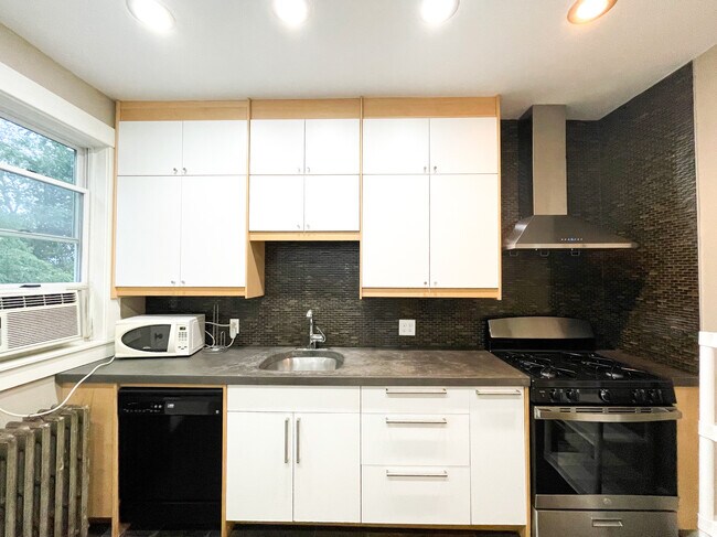 Building Photo - 1041 Mirror St