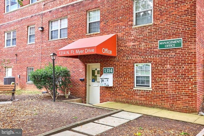 Building Photo - 1322 Fort Myer Dr
