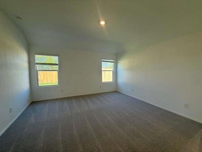 Building Photo - 577 Sormonne Lp