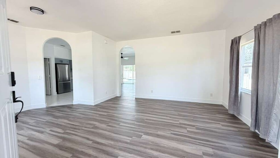Building Photo - 906 Berwick Dr