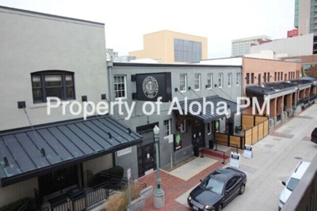 Building Photo - 419 S 8th St