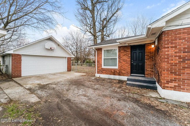 Building Photo - 4425 Lynnview Dr