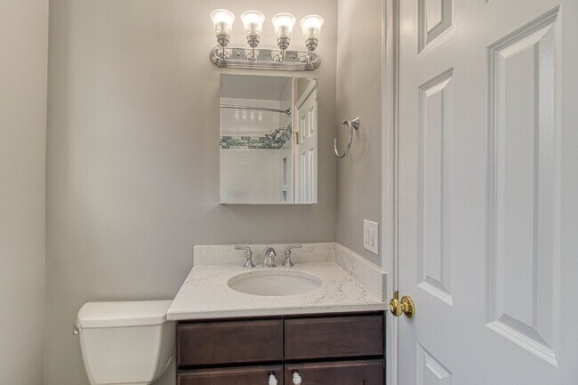 Building Photo - Discover Exceptional Townhouse Living!