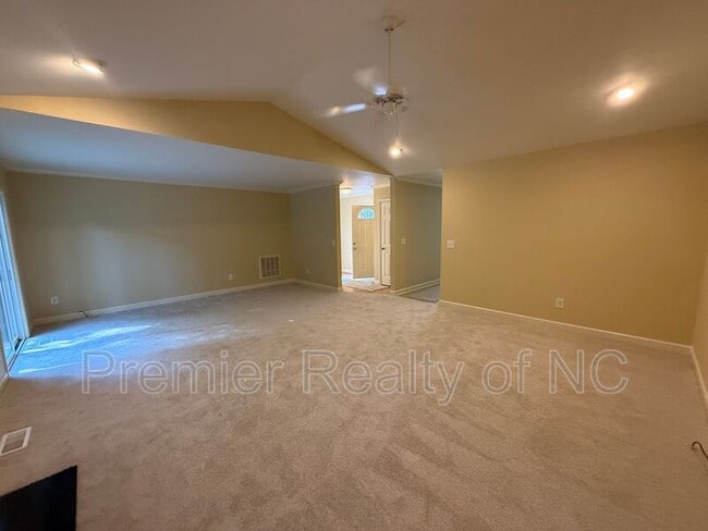 Building Photo - 607 Westpark Ct