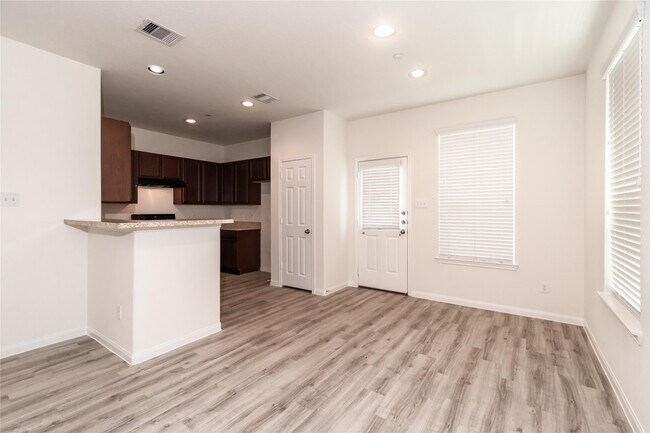 Building Photo - 3914 Calgary Cir