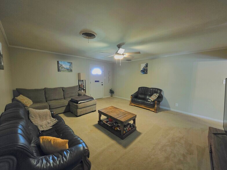 Building Photo - 1803 Jefferson St