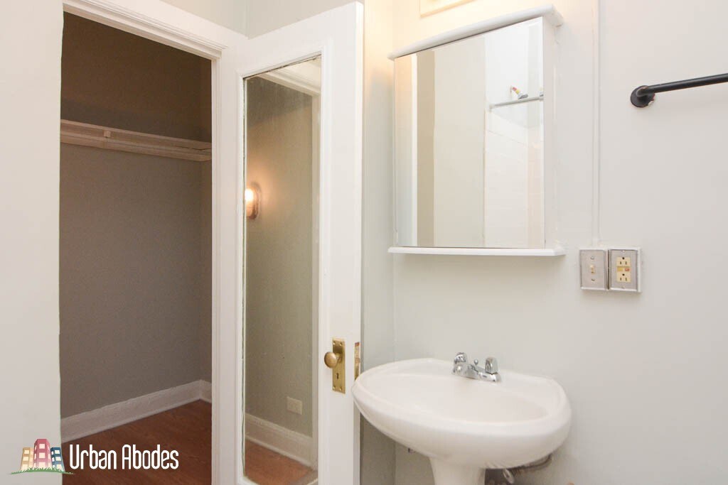 Building Photo - 3835 N Fremont St