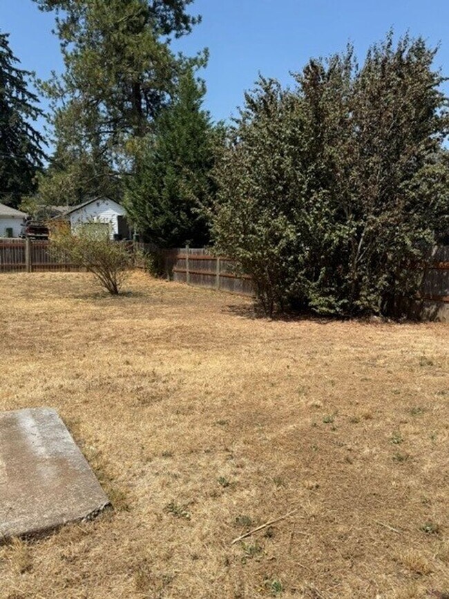 Building Photo - 1690 Longview Way NW