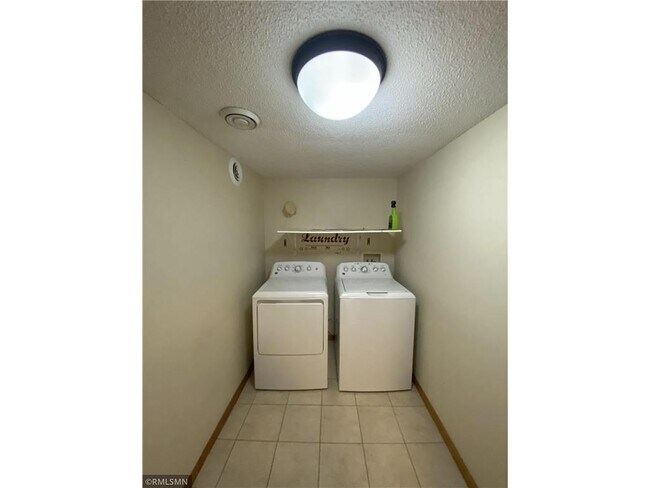 Building Photo - 3572 Bailey Ridge Alcove