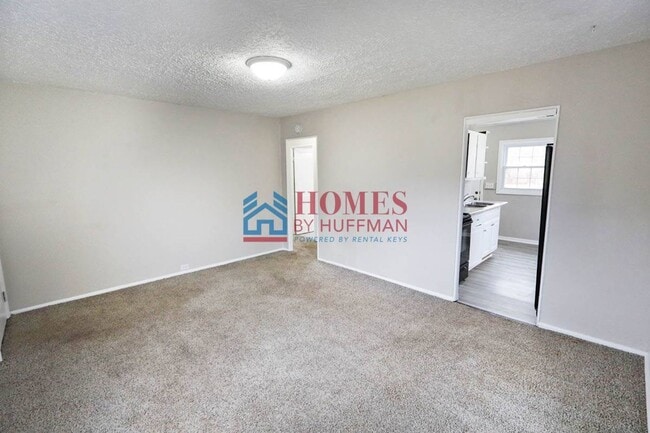 Building Photo - Two Bedroom House