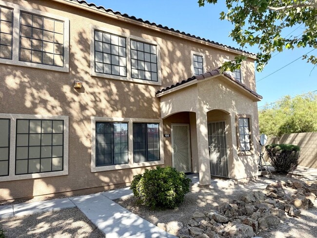 Primary Photo - 1/BD 1/BA Light-Filled Condo in Gated Comm...