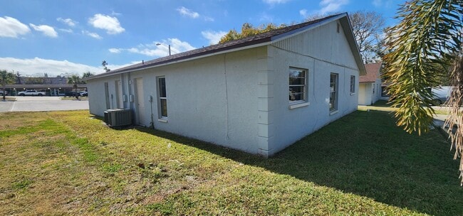 Building Photo - 1413 Laura St