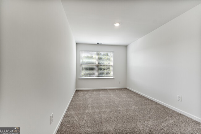 Building Photo - 160 Hazel Dr