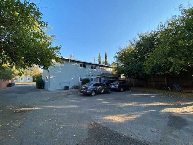 Building Photo - 5712 Kenneth Ave