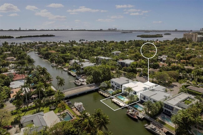 Building Photo - 885 NE 76th St