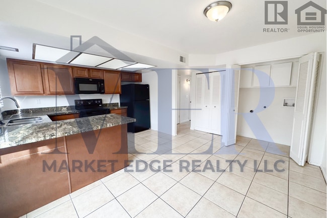 Building Photo - 2Bed/1.5Bath Townhome at Glendale/43rd Ave! $399 MOVE-IN SPECIAL! Ready for Immediate Move-In!