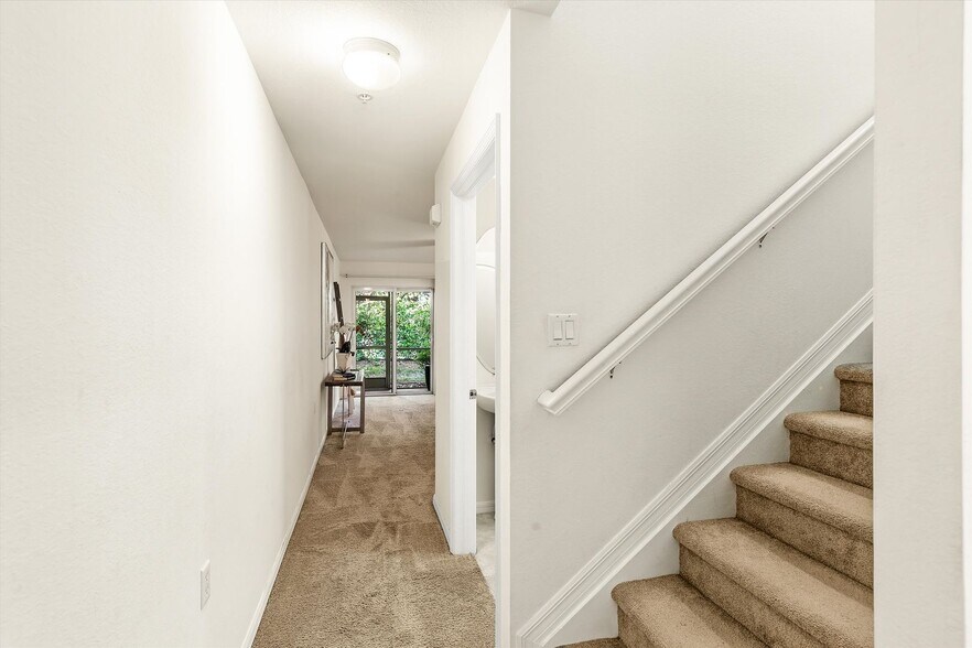 Building Photo - Coming Mid July 2/2.5 Townhome - Villages of Stoney Brook