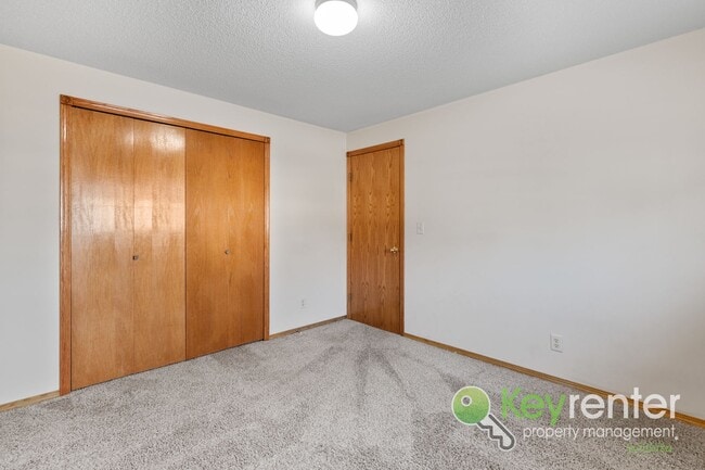 Building Photo - Beautifully Updated 3-Bedroom Bi-Level Home Near Wichita – Cul-de-Sac Location