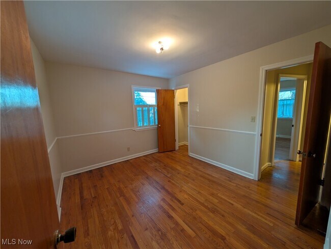 Building Photo - 703 Avondale St