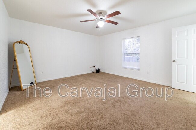 Building Photo - 5107 SW 165th St Rd