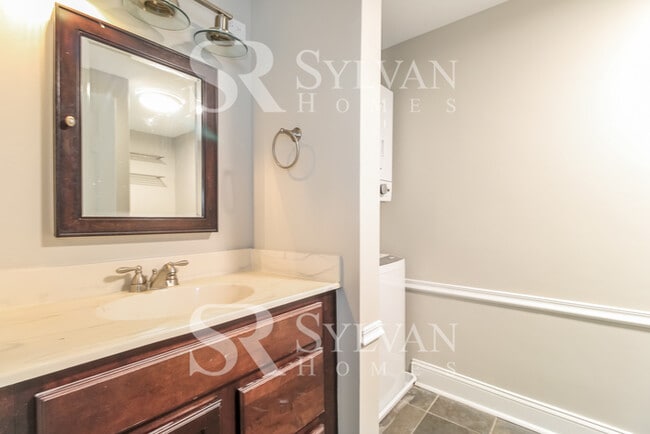 Building Photo - Enjoy living the good life in this 2 bedroom, 1.5 bathroom townhome