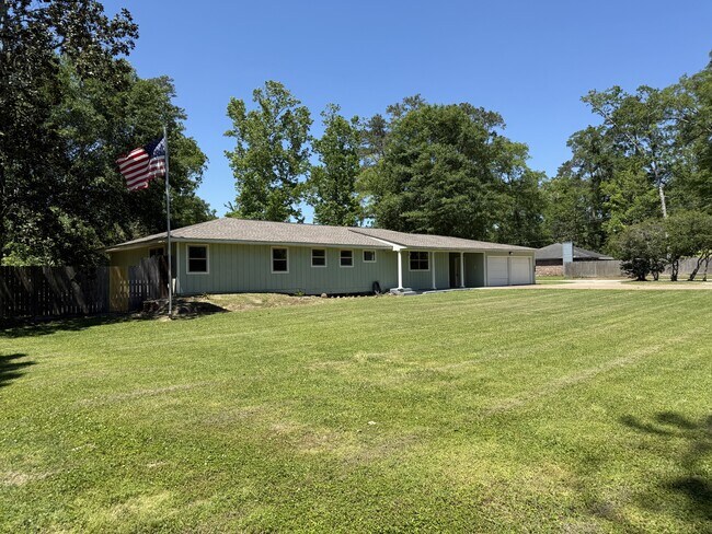 Building Photo - 165 Dogwood Ln