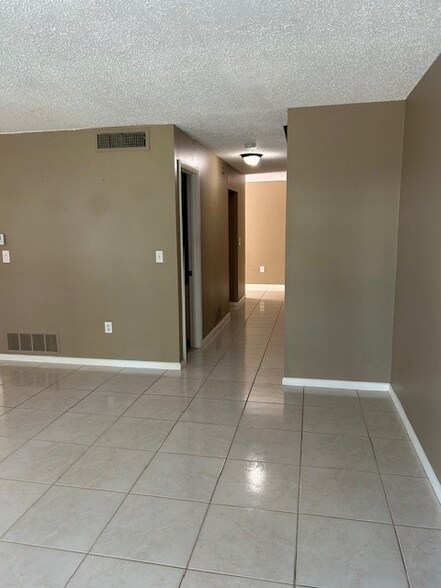 Building Photo - 411 S Nimbus Ave