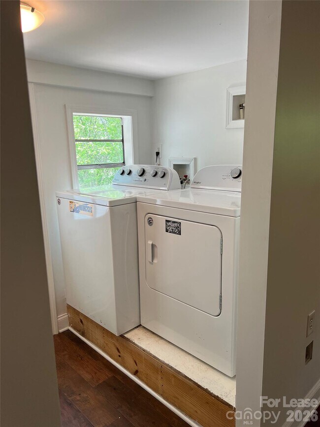 Building Photo - 346 Nesbit Ave