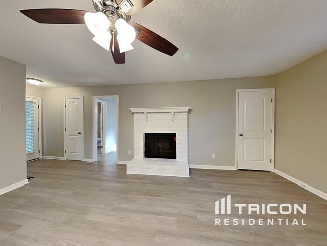 Building Photo - 2379 Moseley Pl SW