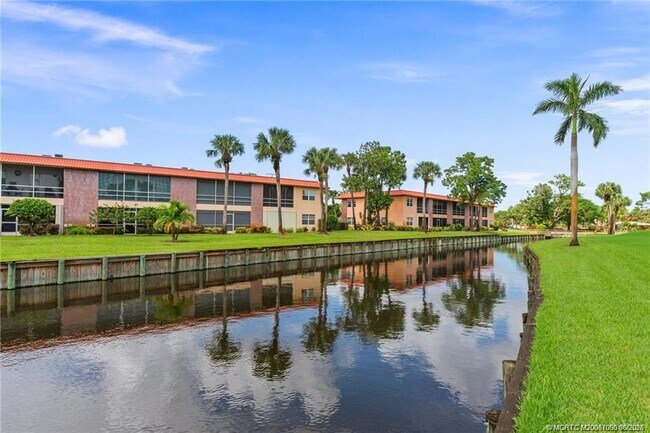Building Photo - 1909 SW Palm City Rd