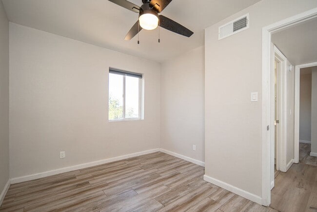 Building Photo - 808 N 95th Dr